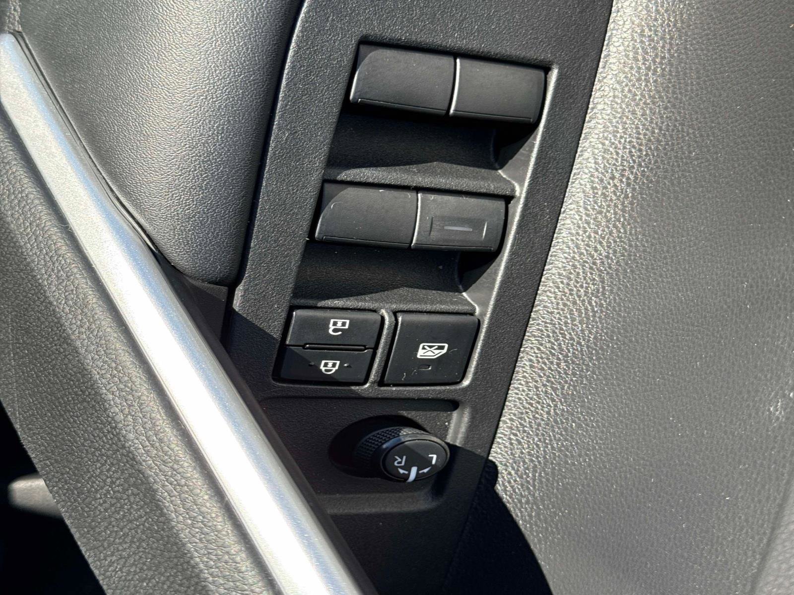 Used 2022 Toyota Corolla Cross LE image 19