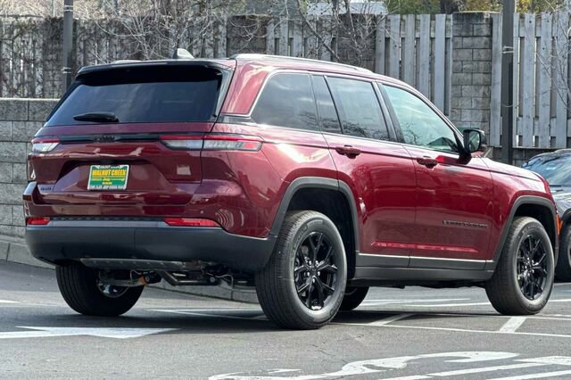 New 2026 Jeep Grand Cherokee Altitude image 4