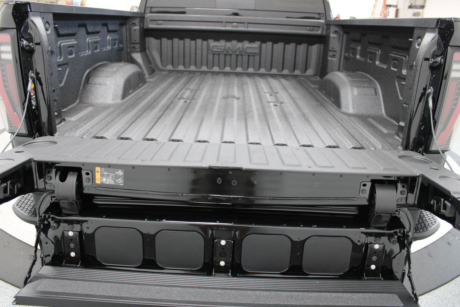 New 2026 GMC Sierra 2500 AT4 w/ AT4 Premium Plus Package AWD/4WD image 21