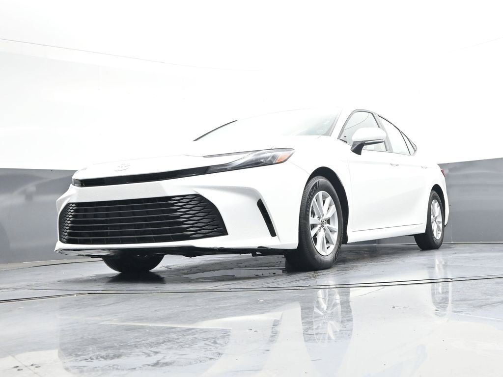 Used 2026 Toyota Camry LE FWD image 39