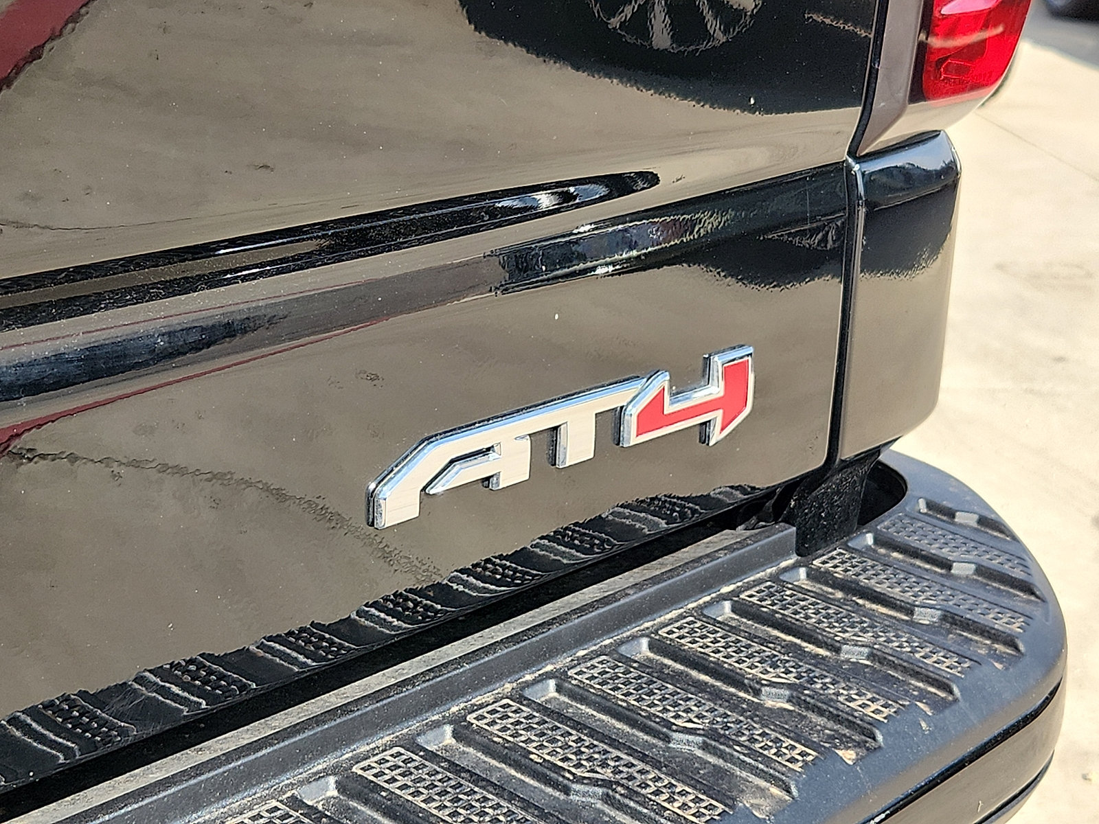 Used 2025 GMC Sierra 1500 AT4 AWD/4WD image 10