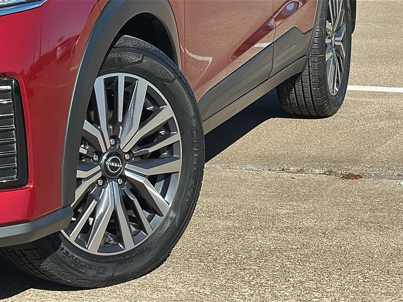 Used 2023 Nissan Kicks SV image 3