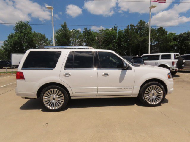Used 2016 Lincoln Navigator Select RWD image 8