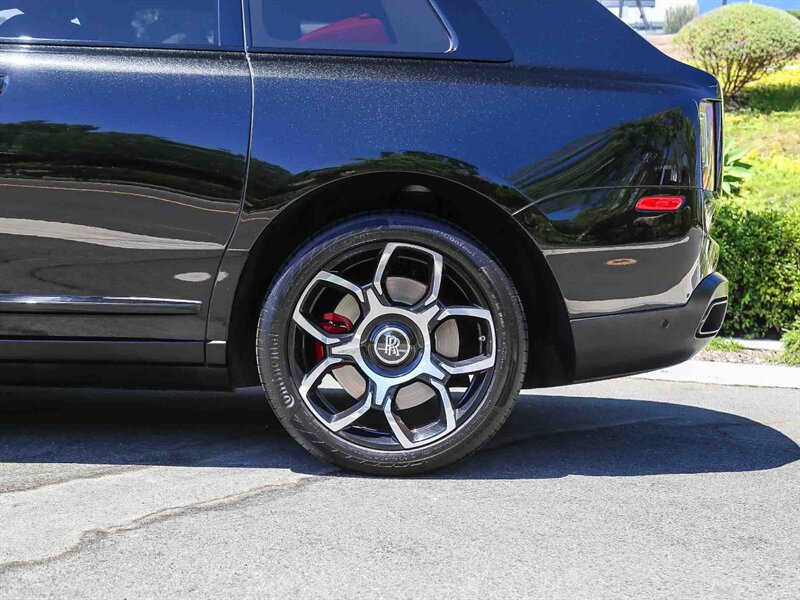 Used 2021 Rolls-Royce Cullinan Black Badge AWD/4WD image 26