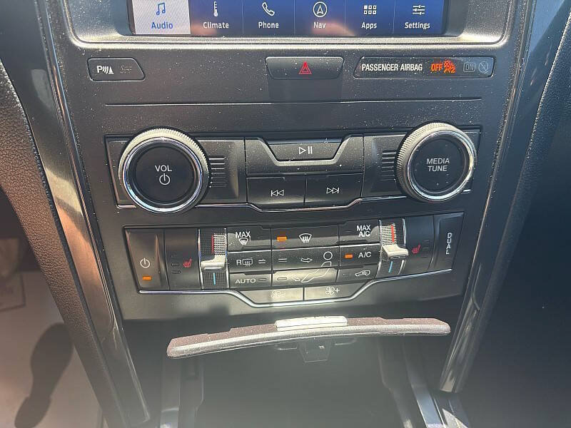 Used 2018 Ford Explorer XLT w/ Equipment Group 202A AWD/4WD image 50