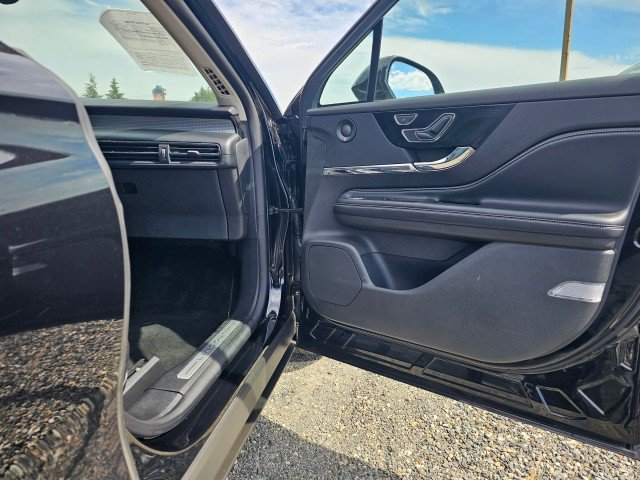 Used 2024 Lincoln Corsair AWD w/ Equipment Group 102A image 12
