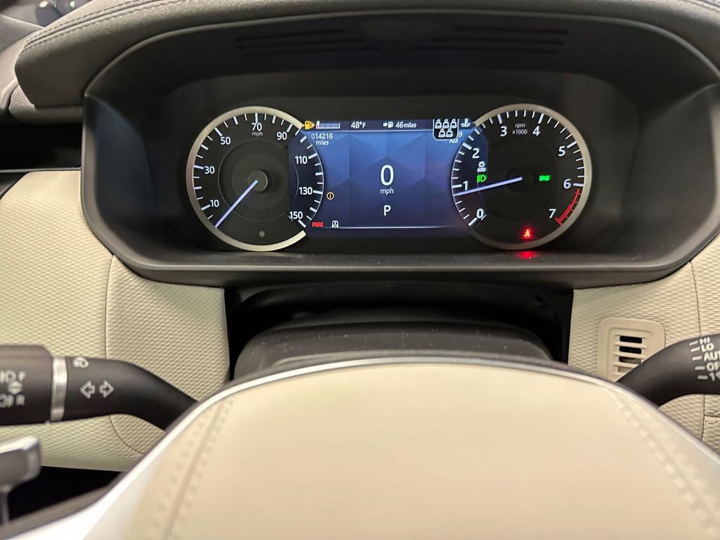 Used 2023 Land Rover Discovery Metropolitan Edition image 19