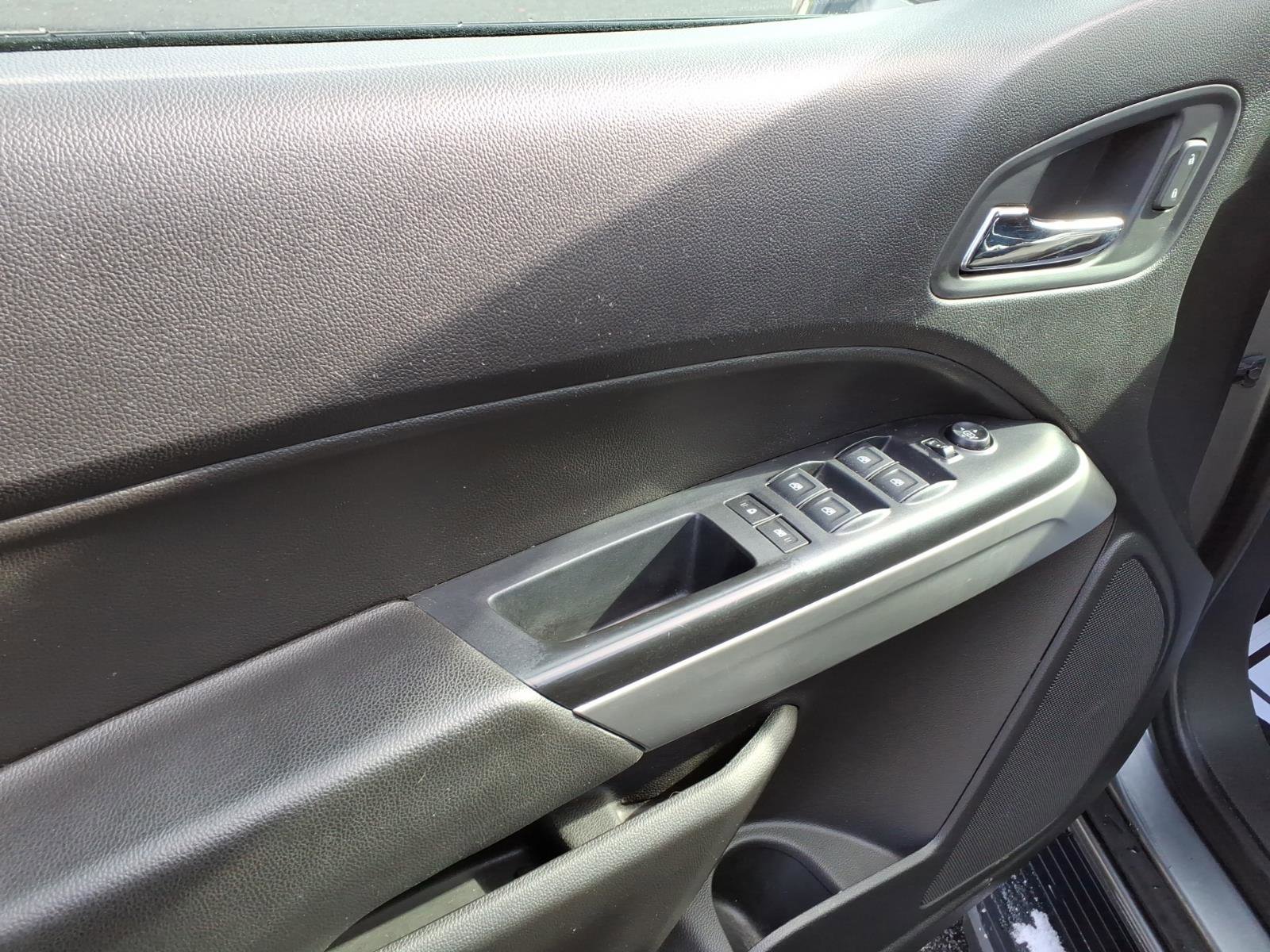 Used 2018 Chevrolet Colorado LT w/ LT Convenience Package image 12