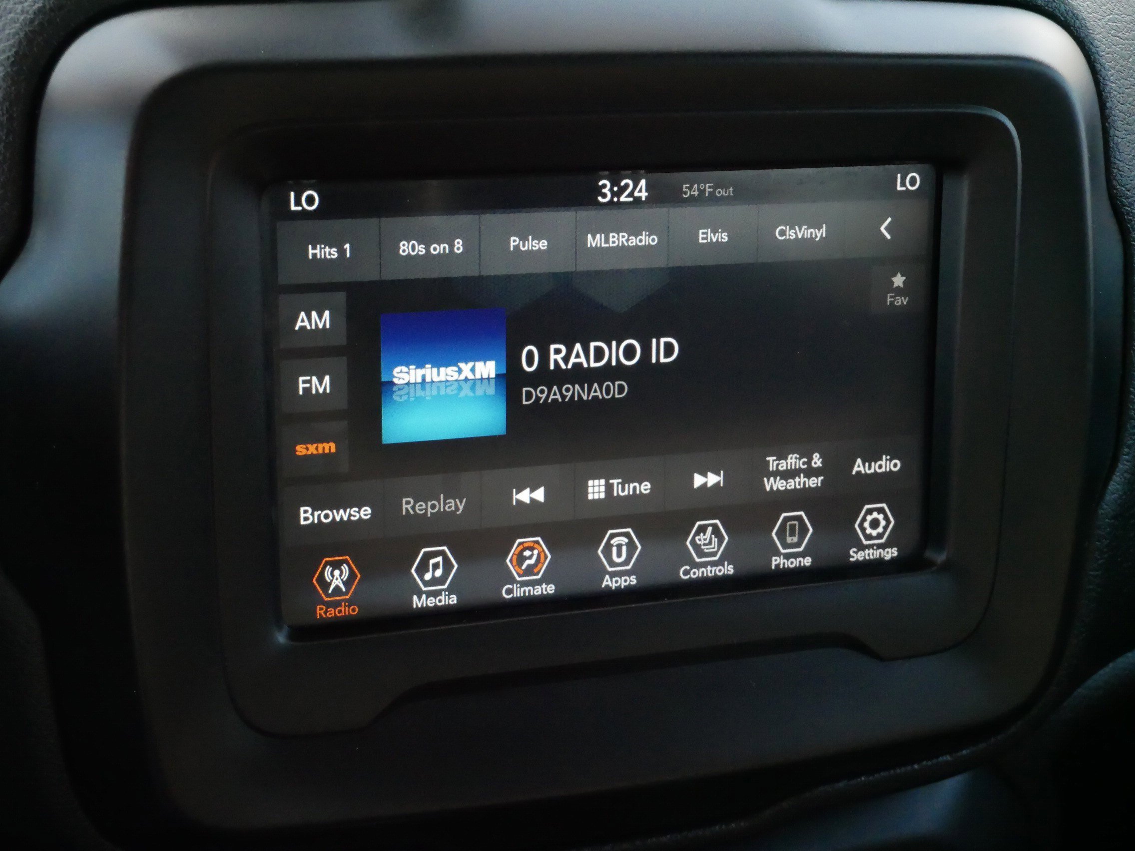 Used 2018 Jeep Renegade Latitude w/ Cold Weather Group image 22