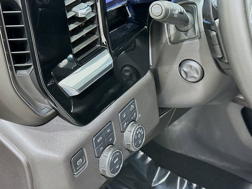Used 2025 Chevrolet Silverado 1500 LTZ AWD/4WD image 10