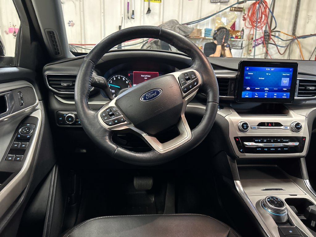 Used 2022 Ford Explorer XLT w/ Equipment Group 202A AWD/4WD image 17