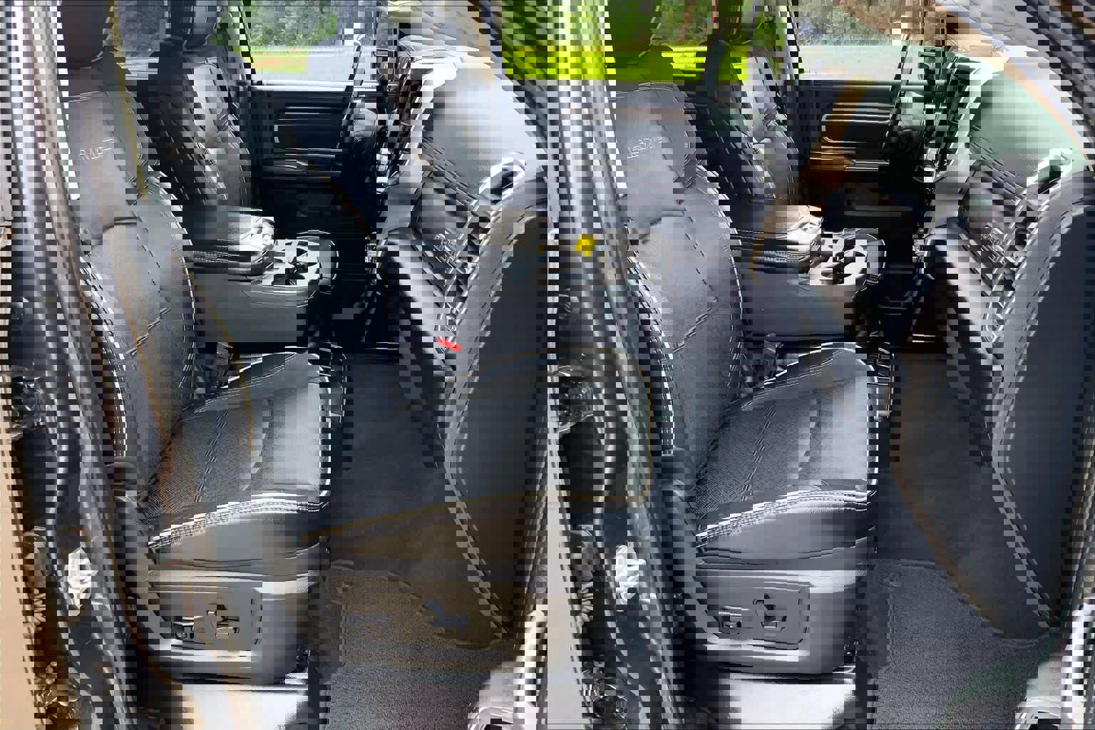 Used 2024 RAM 2500 Laramie AWD/4WD image 9