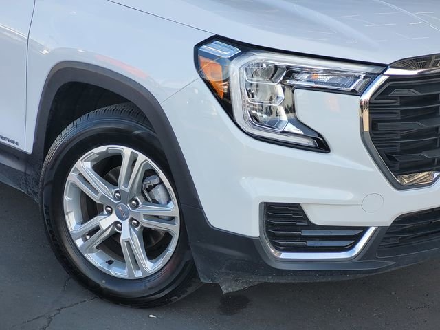 Used 2024 GMC Terrain SLE image 3