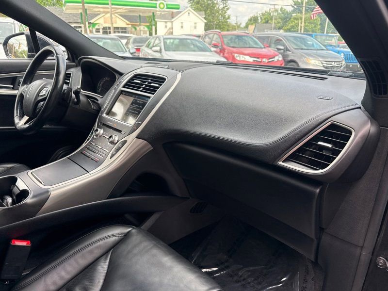 Used 2017 Lincoln MKX Select w/ Select Plus Package AWD/4WD image 16