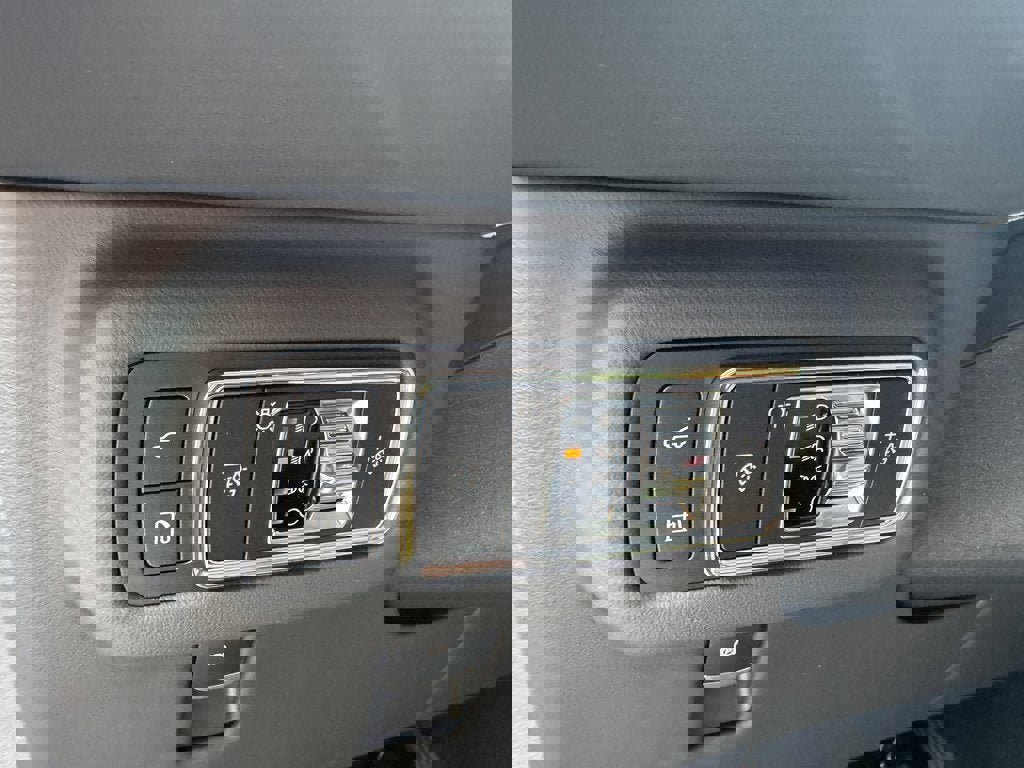 New 2025 Lincoln Nautilus Premier w/ Equipment Group 102A image 11