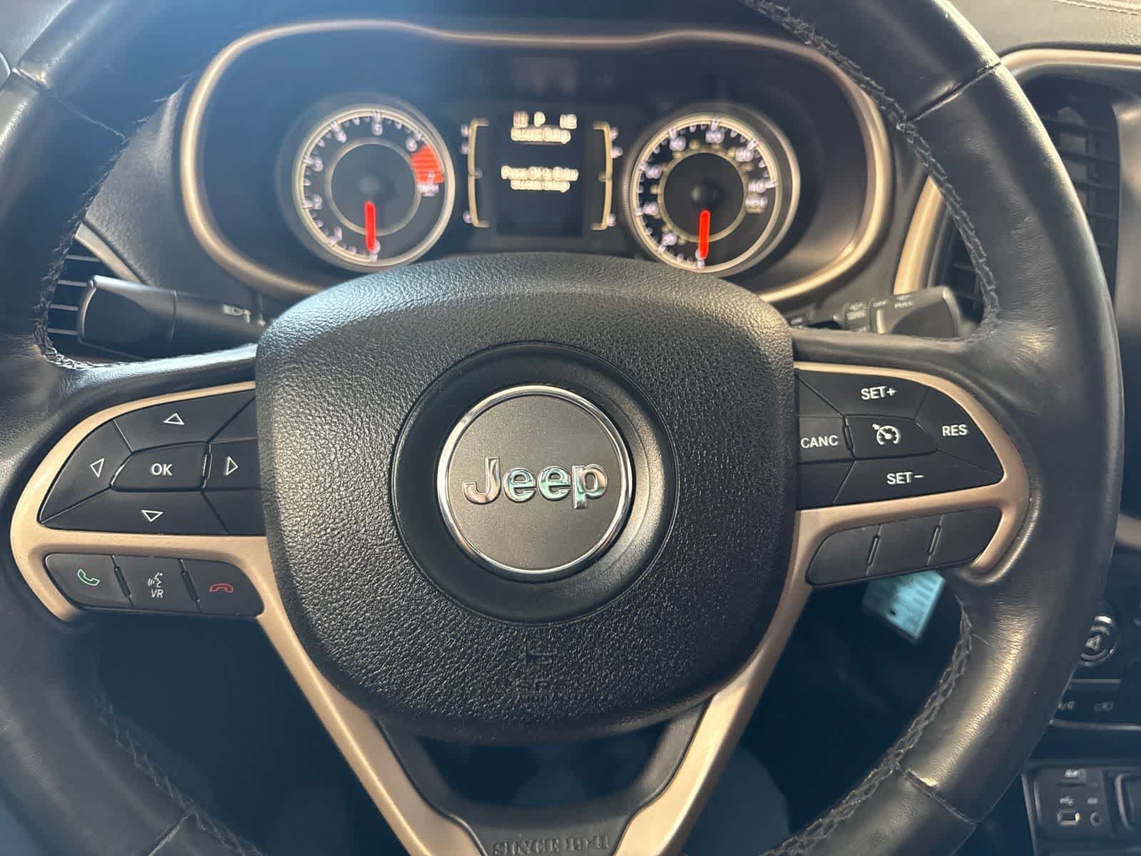 Used 2016 Jeep Cherokee Latitude FWD image 24