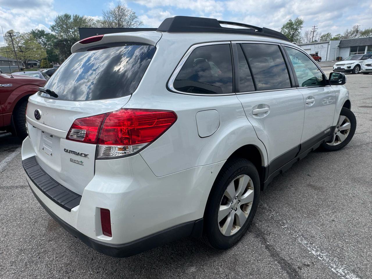Used 2011 Subaru Outback 2.5i Premium AWD/4WD image 6