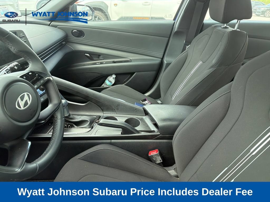 Used 2025 Hyundai Elantra Sport FWD image 11
