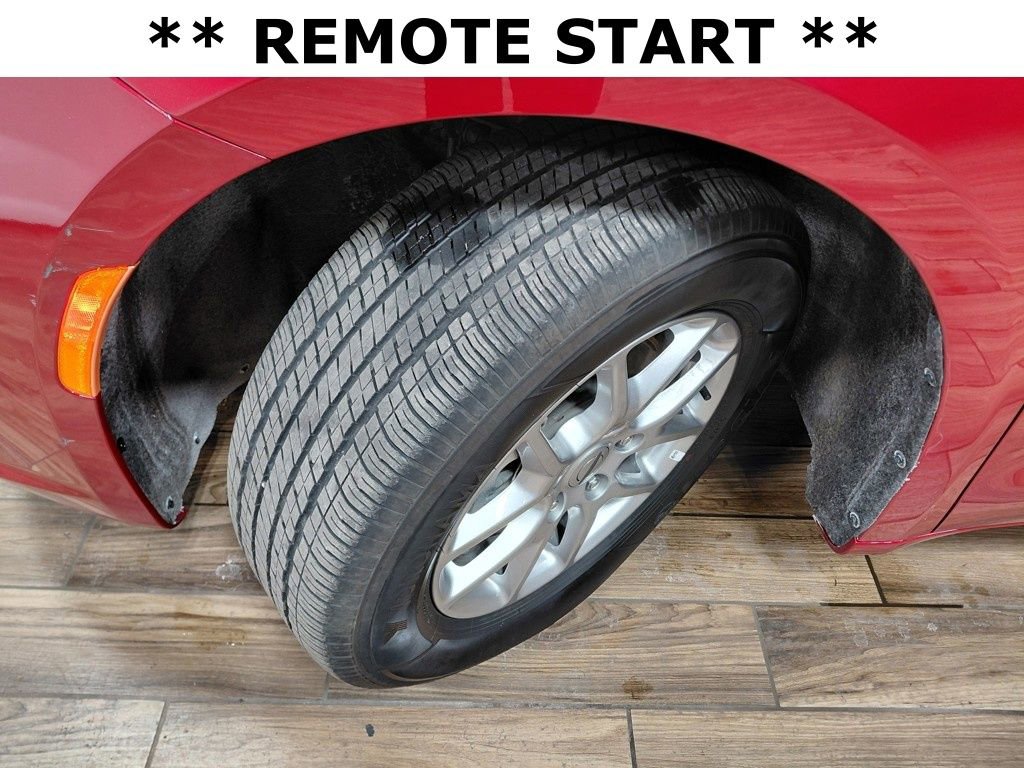 Used 2025 Chrysler Pacifica Select image 7