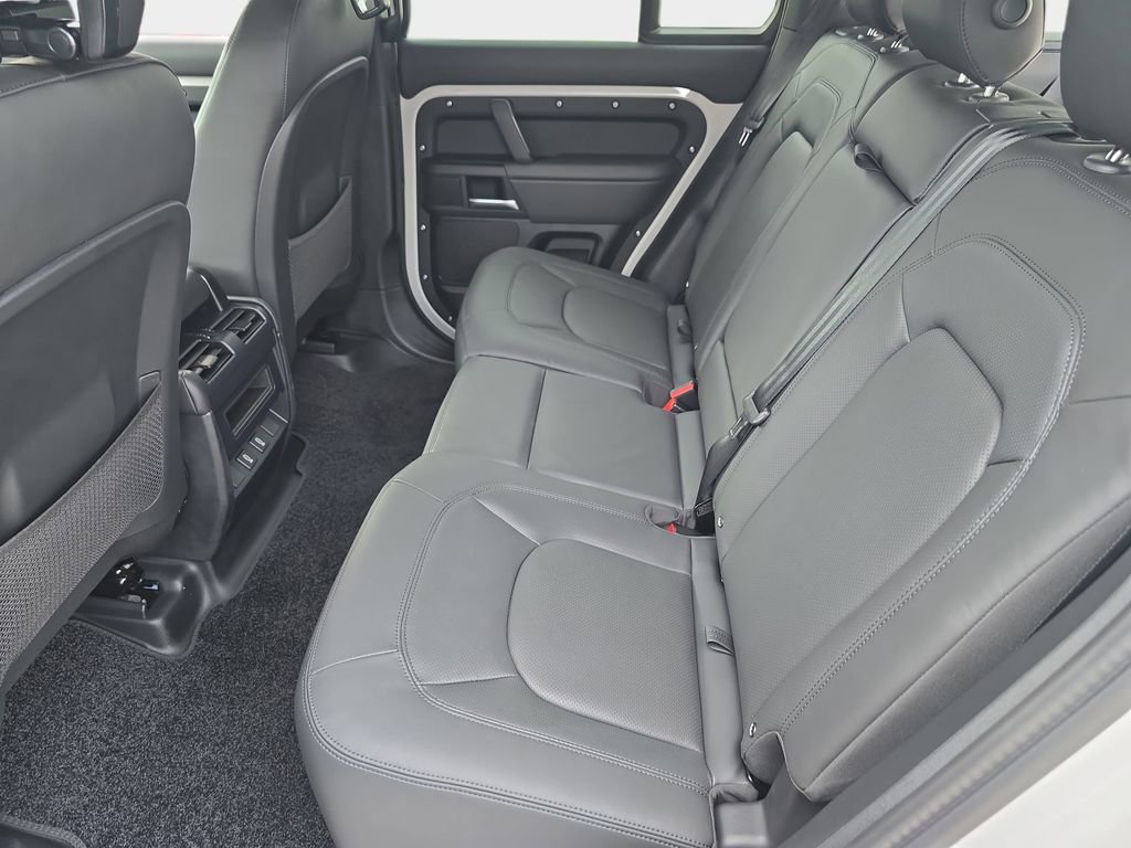 New 2026 Land Rover Defender 110 X-Dynamic SE image 14