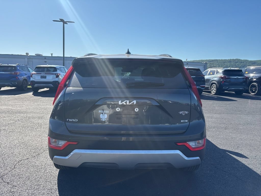 Used 2023 Kia Niro EX FWD image 4