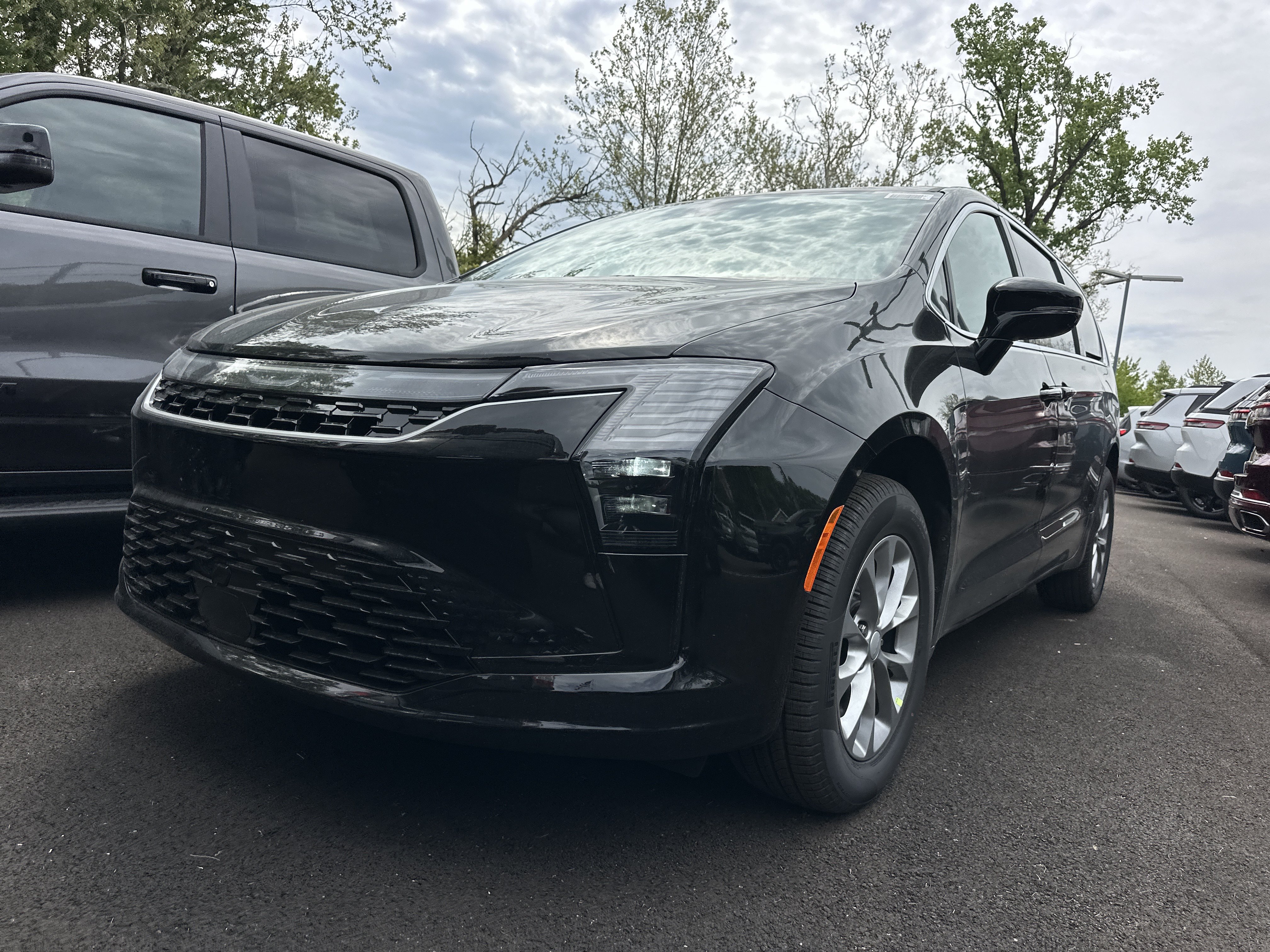New 2027 Chrysler Pacifica Select AWD/4WD image 20