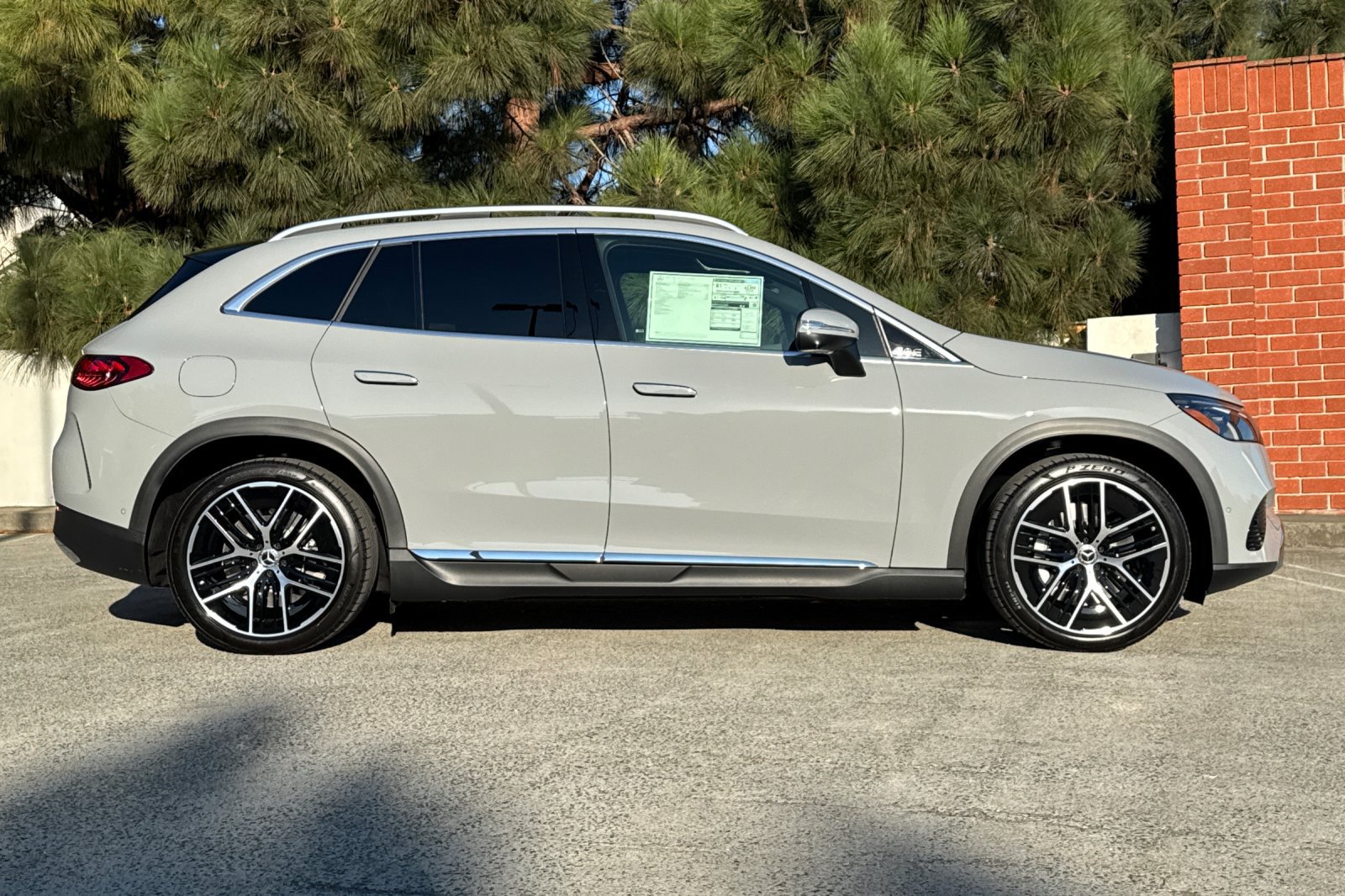 New 2027 Mercedes-Benz EQE 320 4MATIC SUV image 3