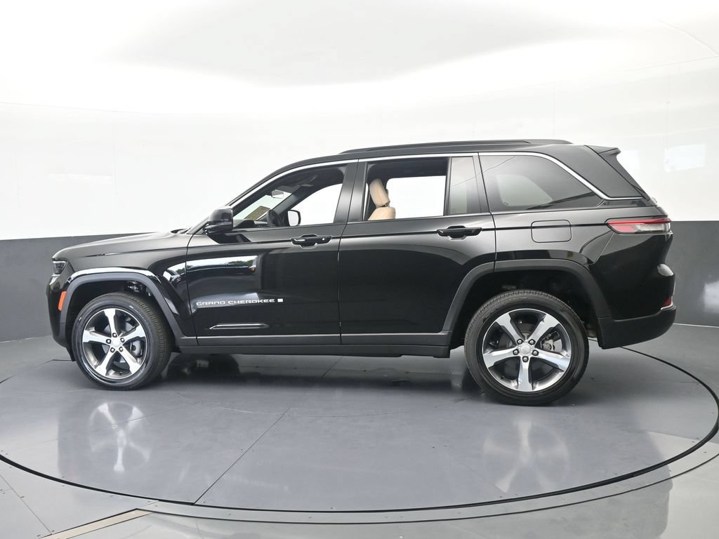 Used 2026 Jeep Grand Cherokee Limited RWD image 3