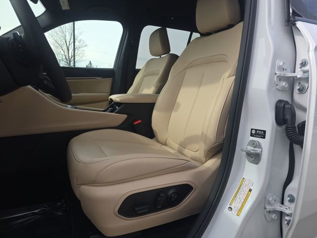 Certified 2025 Jeep Grand Cherokee Limited image 9