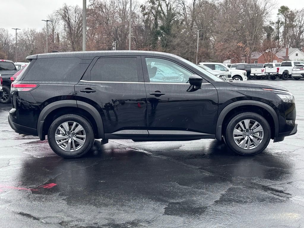 Used 2025 Nissan Pathfinder S image 4