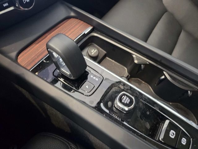 Used 2025 Volvo S60 B5 Plus image 25