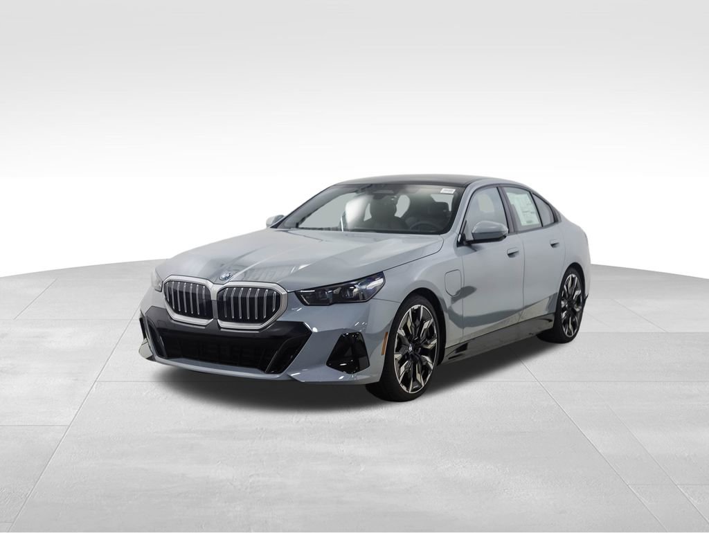 New 2026 BMW 550e xDrive image 1