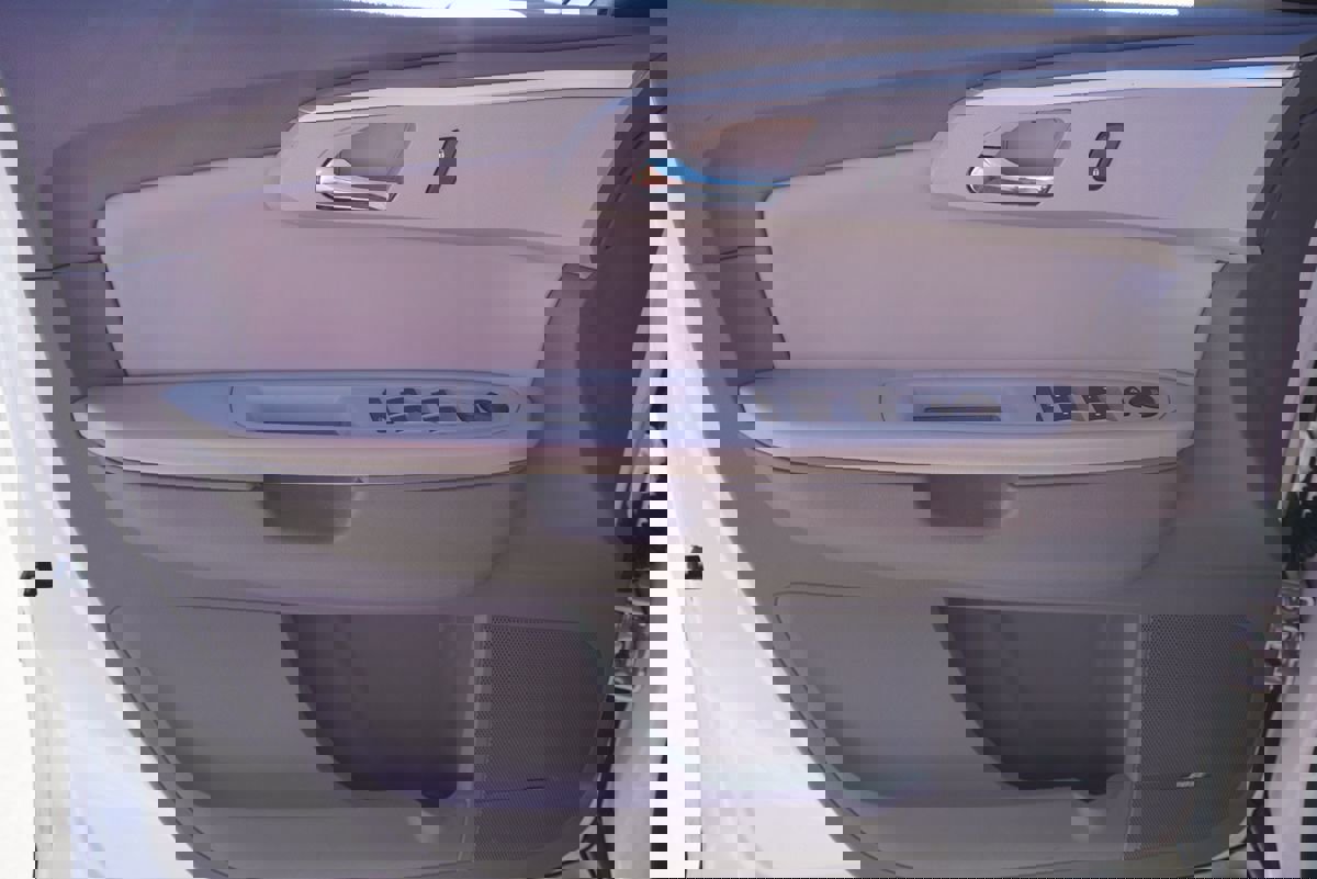 Used 2011 Chevrolet Traverse LT w/ Personal Connectivity Package image 24