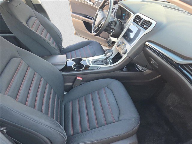 Used 2016 Ford Fusion SE w/ Equipment Group 201A FWD image 21