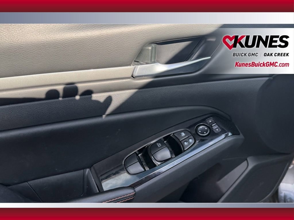 Used 2025 Nissan Altima 2.5 SR image 5