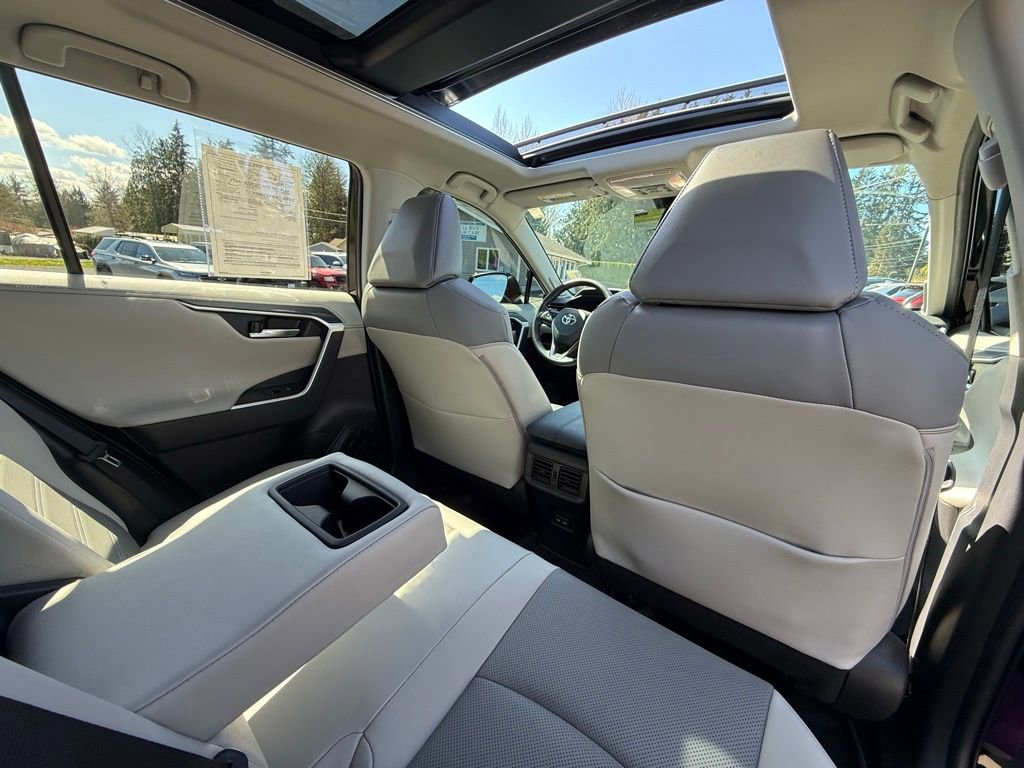 Used 2022 Toyota RAV4 Limited image 17