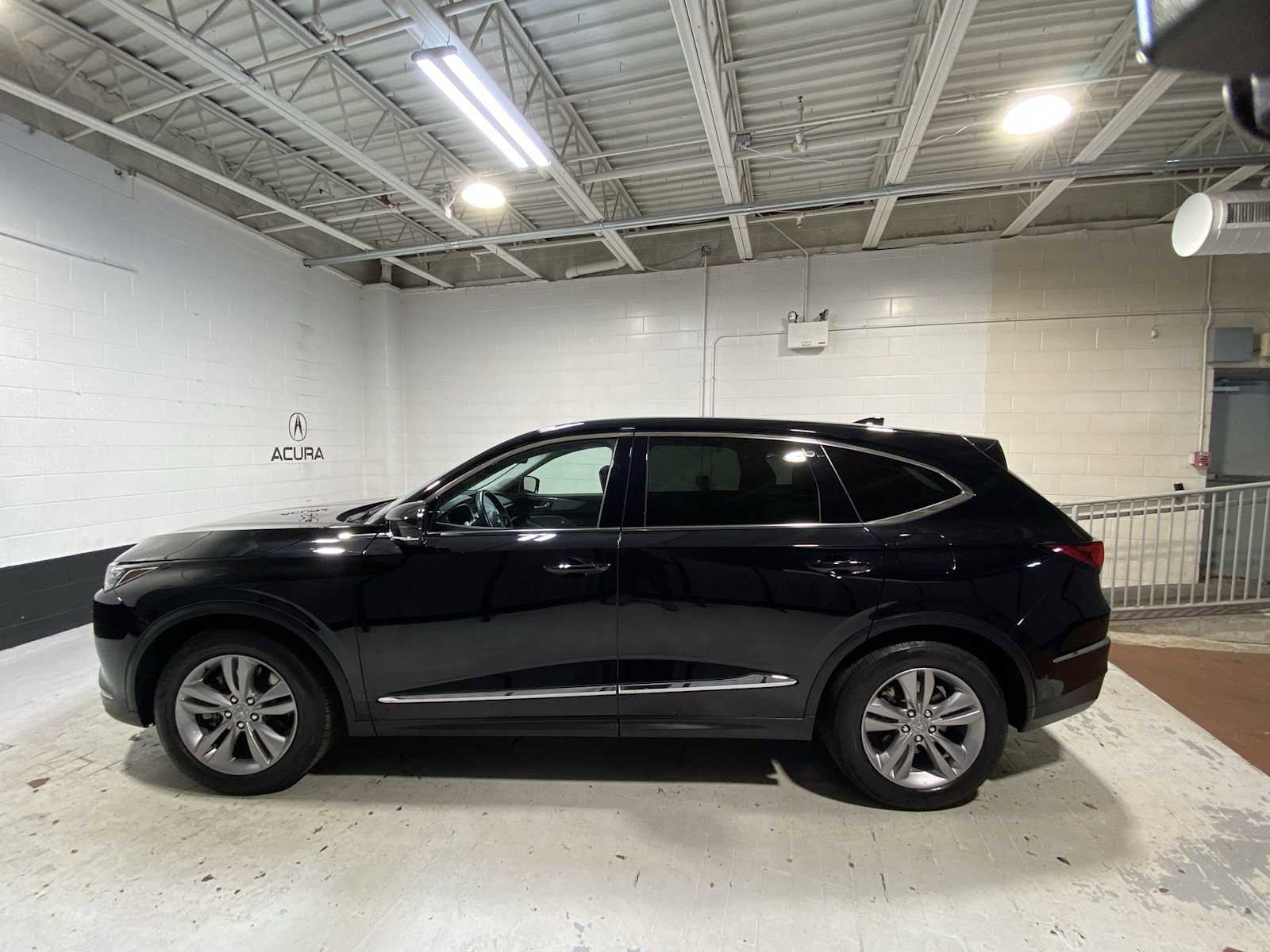 Used 2023 Acura MDX SH-AWD image 3