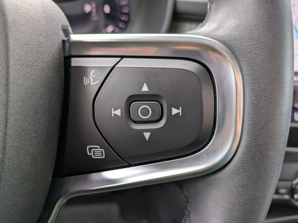 Certified 2023 Volvo XC40 B5 Plus w/ Driver Assist Package image 27