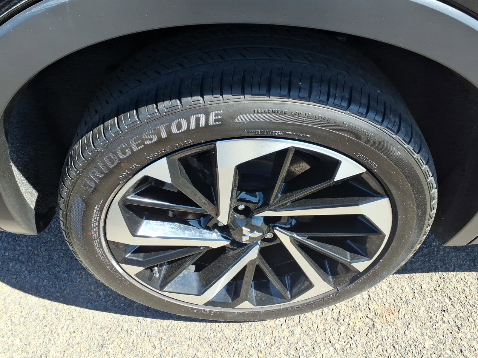 Used 2023 Mitsubishi Outlander SE image 15