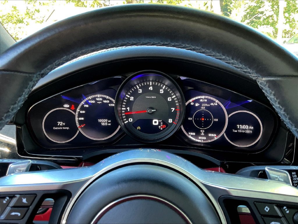 Used 2022 Porsche Cayenne Coupe w/ Premium Package AWD/4WD image 12