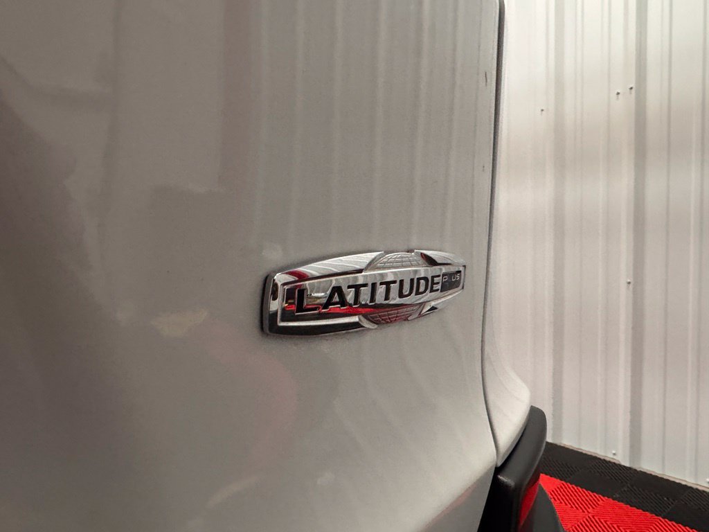 Used 2021 Jeep Cherokee Latitude Plus AWD/4WD image 14
