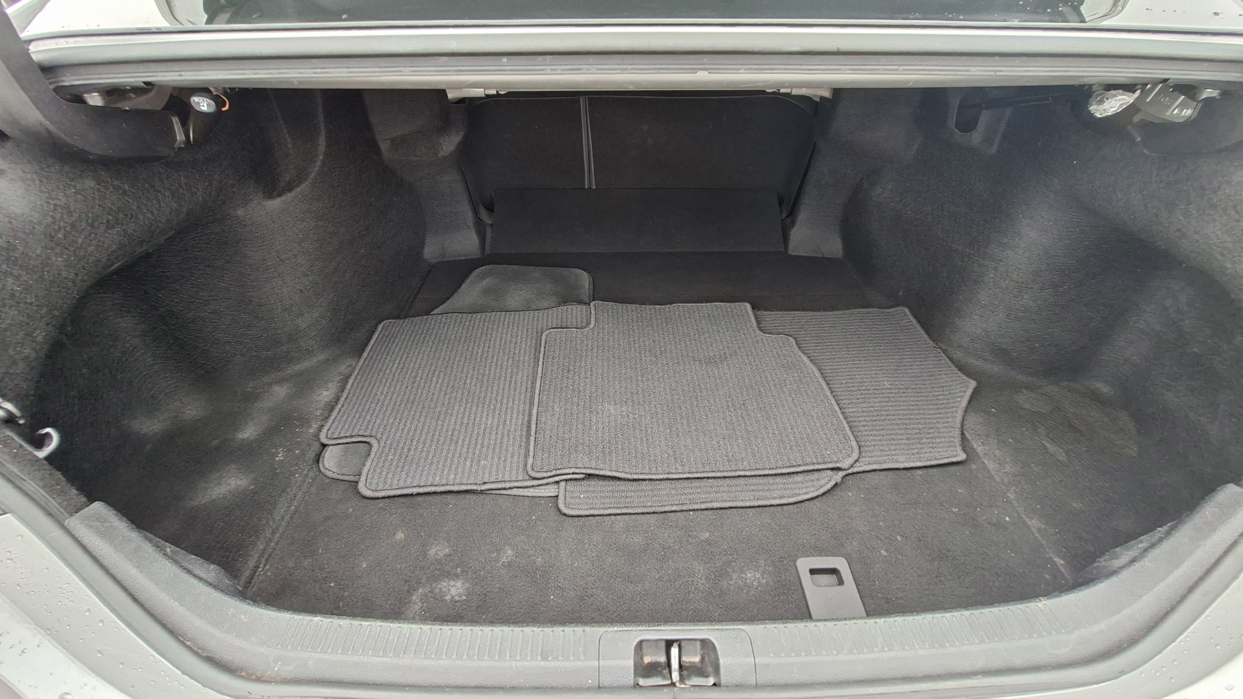 Used 2019 Toyota Camry LE image 21