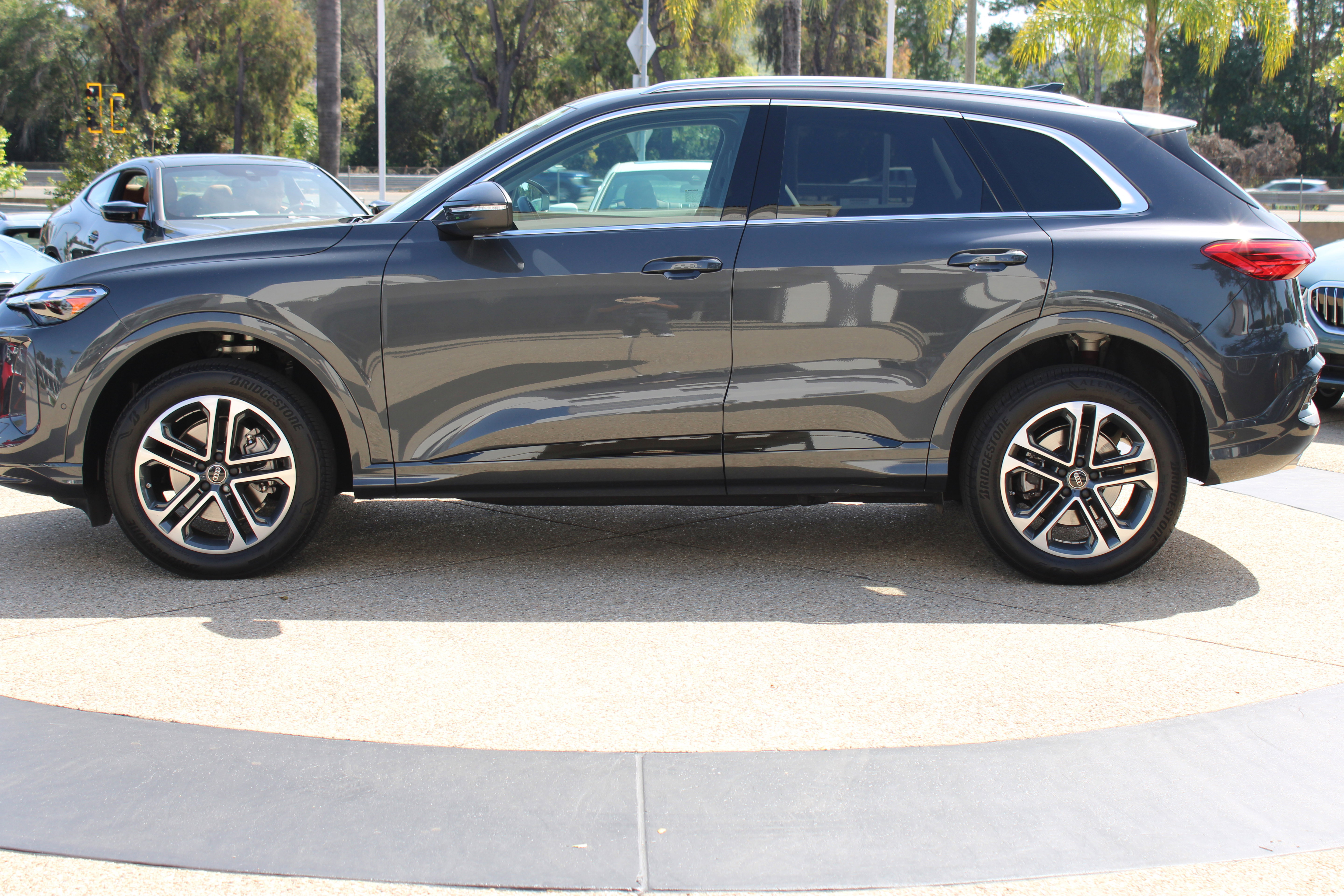 Certified 2025 Audi Q5 Premium w/ Convenience Package image 2