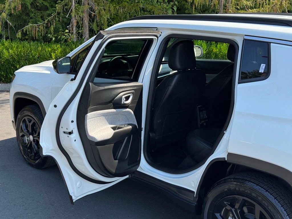 Used 2024 Jeep Compass Latitude AWD/4WD image 13