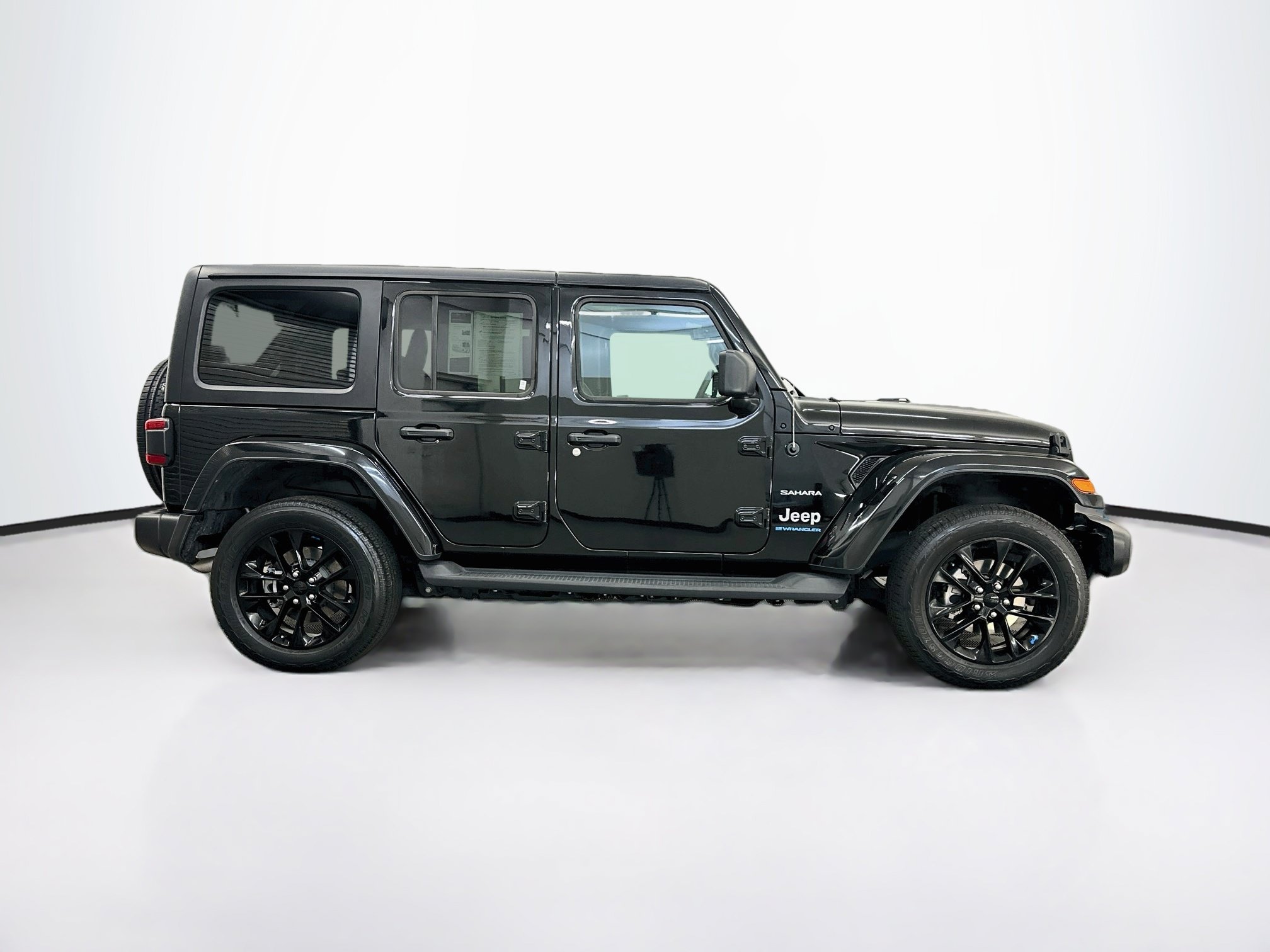 Used 2023 Jeep Wrangler Unlimited Sahara AWD/4WD image 10