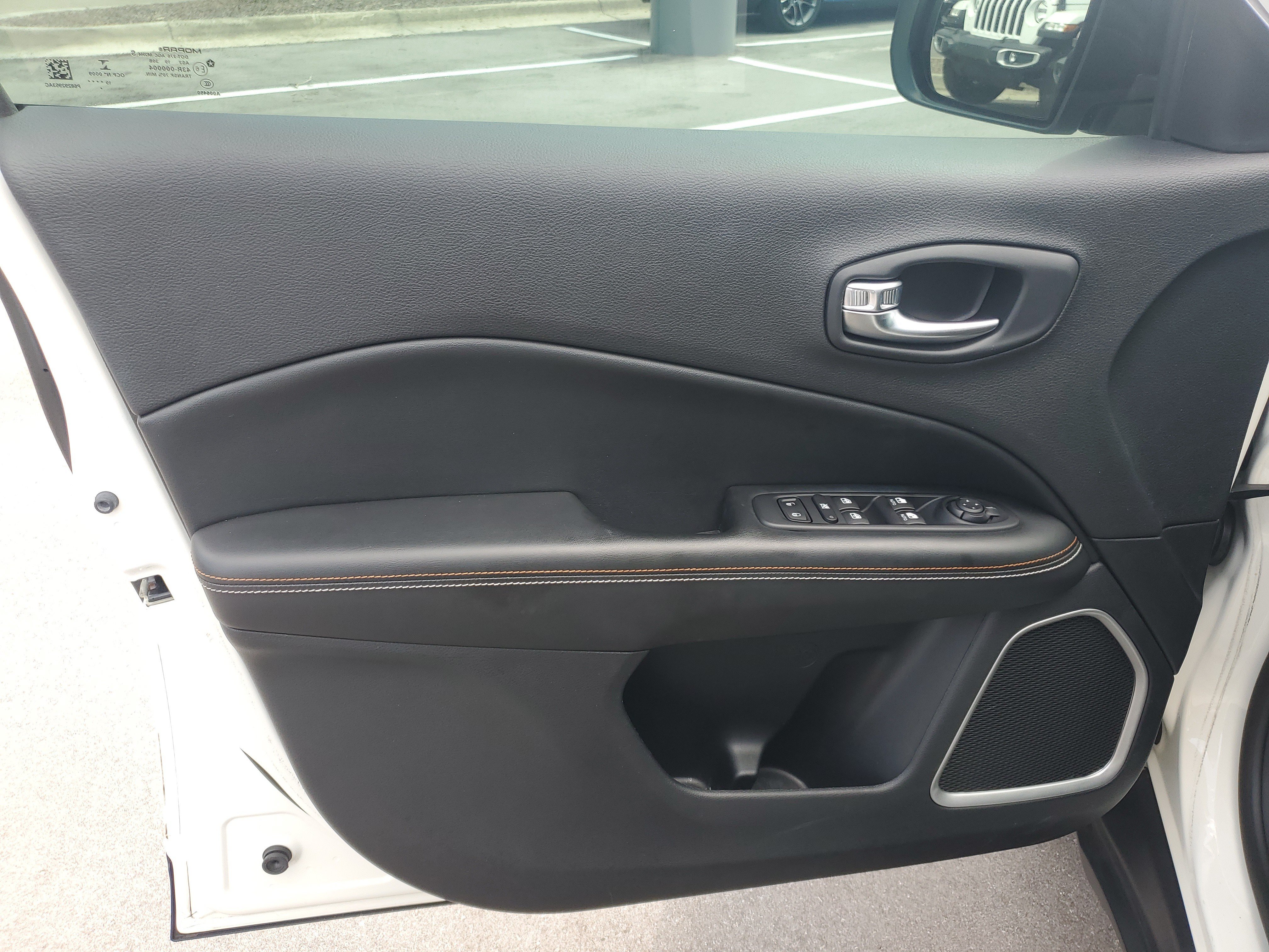 Used 2020 Jeep Compass Sport w/ Tech Group FWD image 9