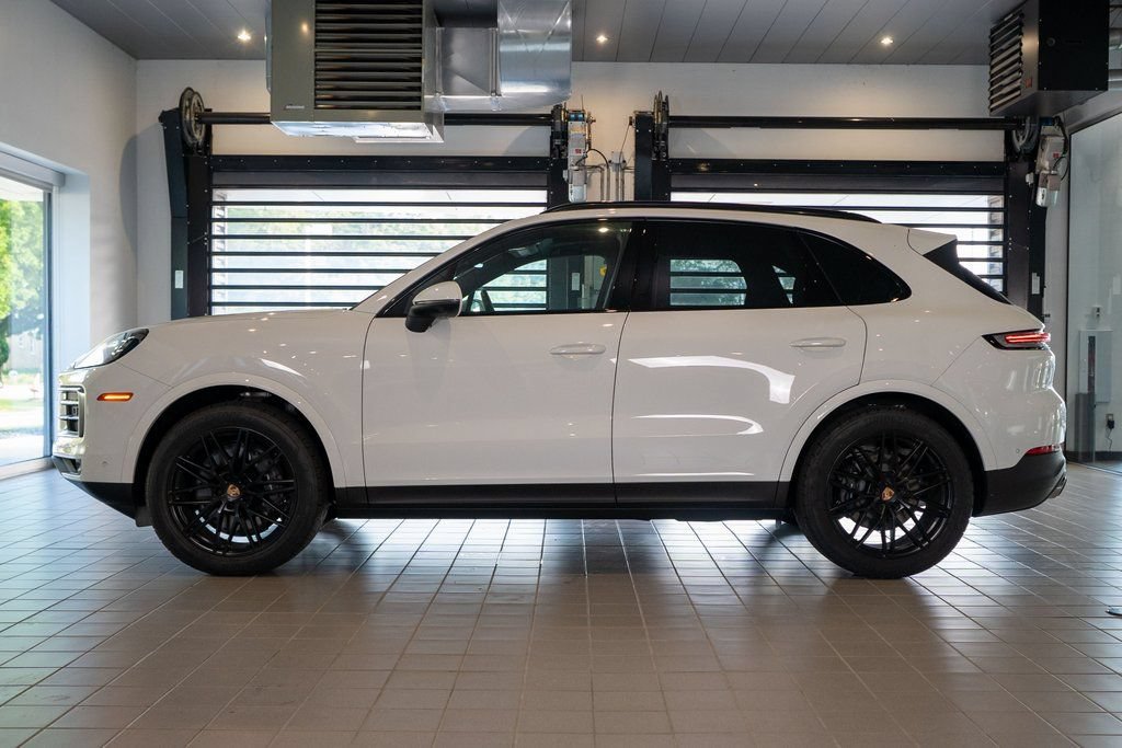 New 2025 Porsche Cayenne AWD/4WD image 2