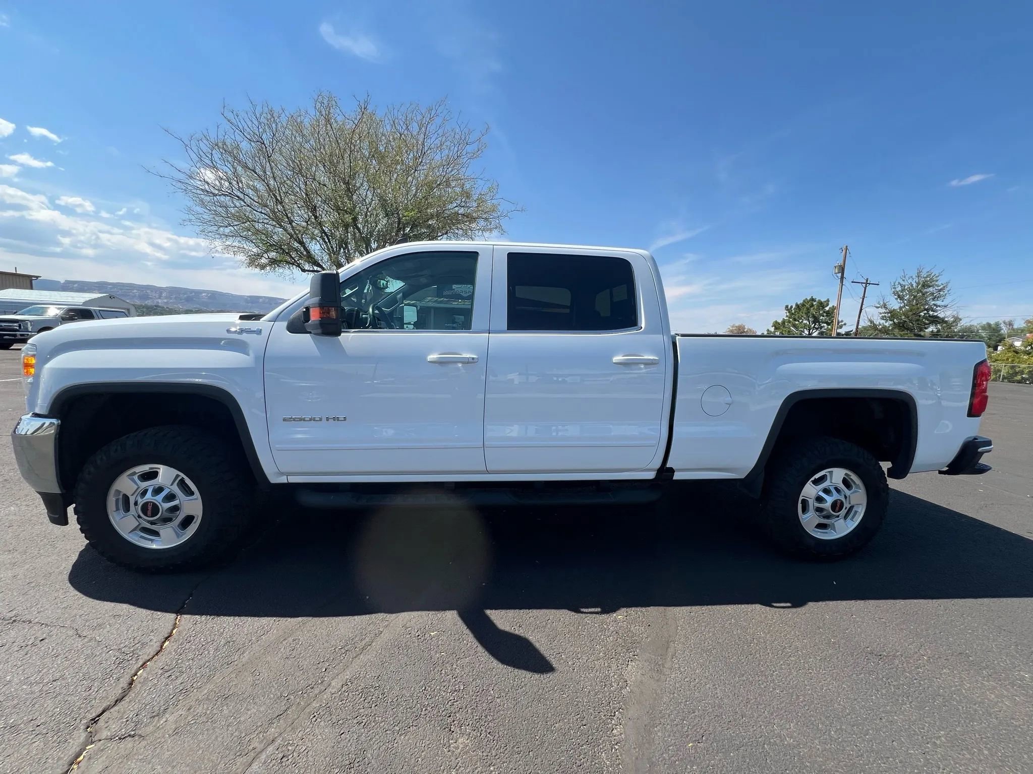 Used 2016 GMC Sierra 2500 SLE image 1