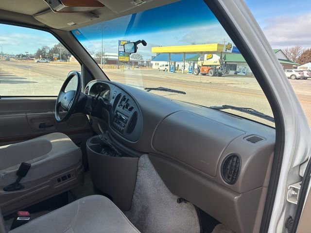 Used 1999 Ford E-150 and Econoline 150 image 32