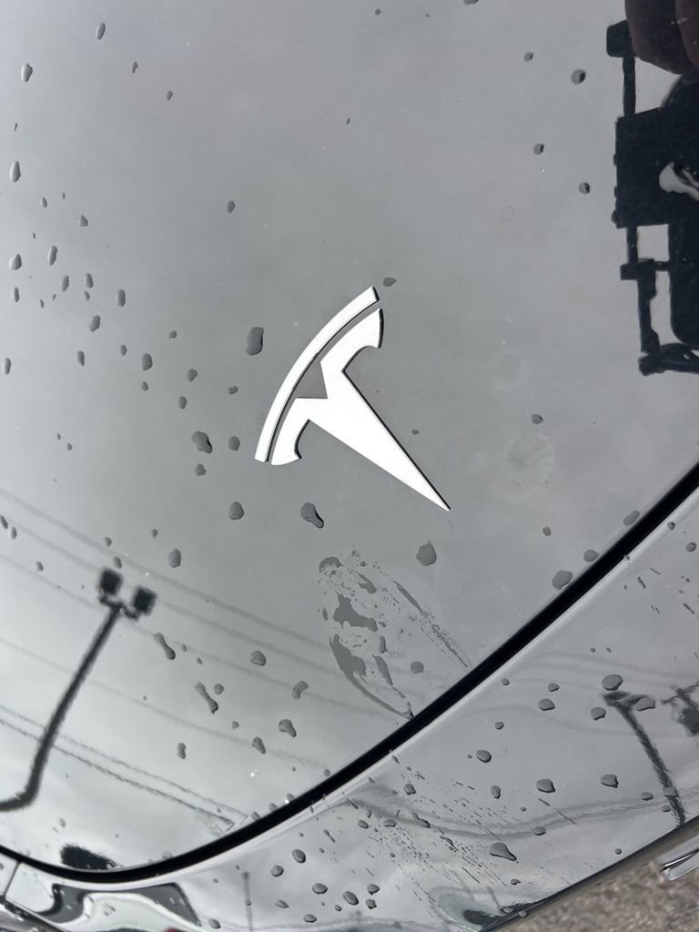 Used 2022 Tesla Model Y Long Range image 27